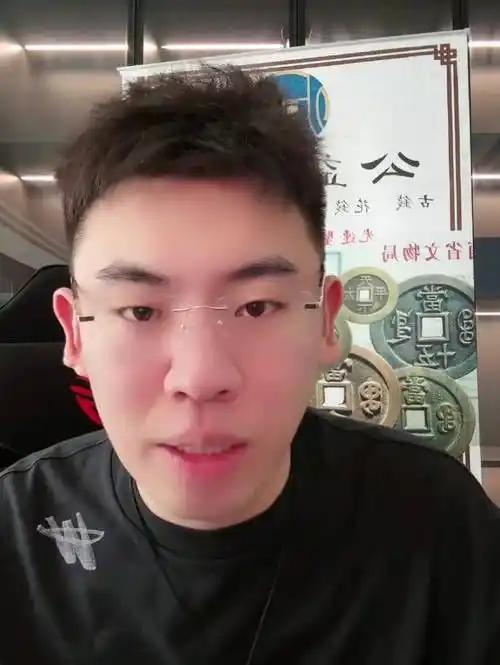 古玩直播间里摆满了宝贝，最后却输给了股市：听泉这次到底亏了多少钱。
古玩主播最怕
