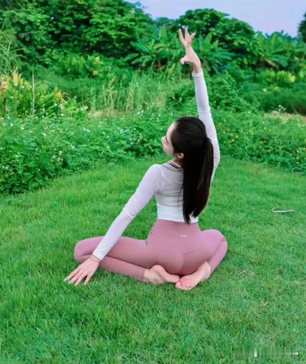 周末见人不如瑜伽🌹