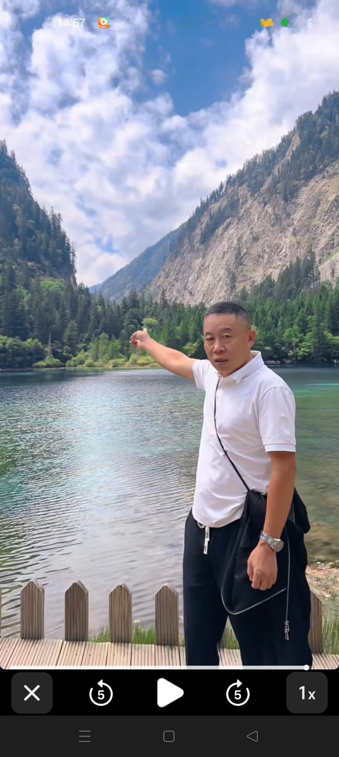孙海洋一家五口整整齐齐旅游😍
洋洋苦尽甘来了，一家人真幸福！



洋洋现在真