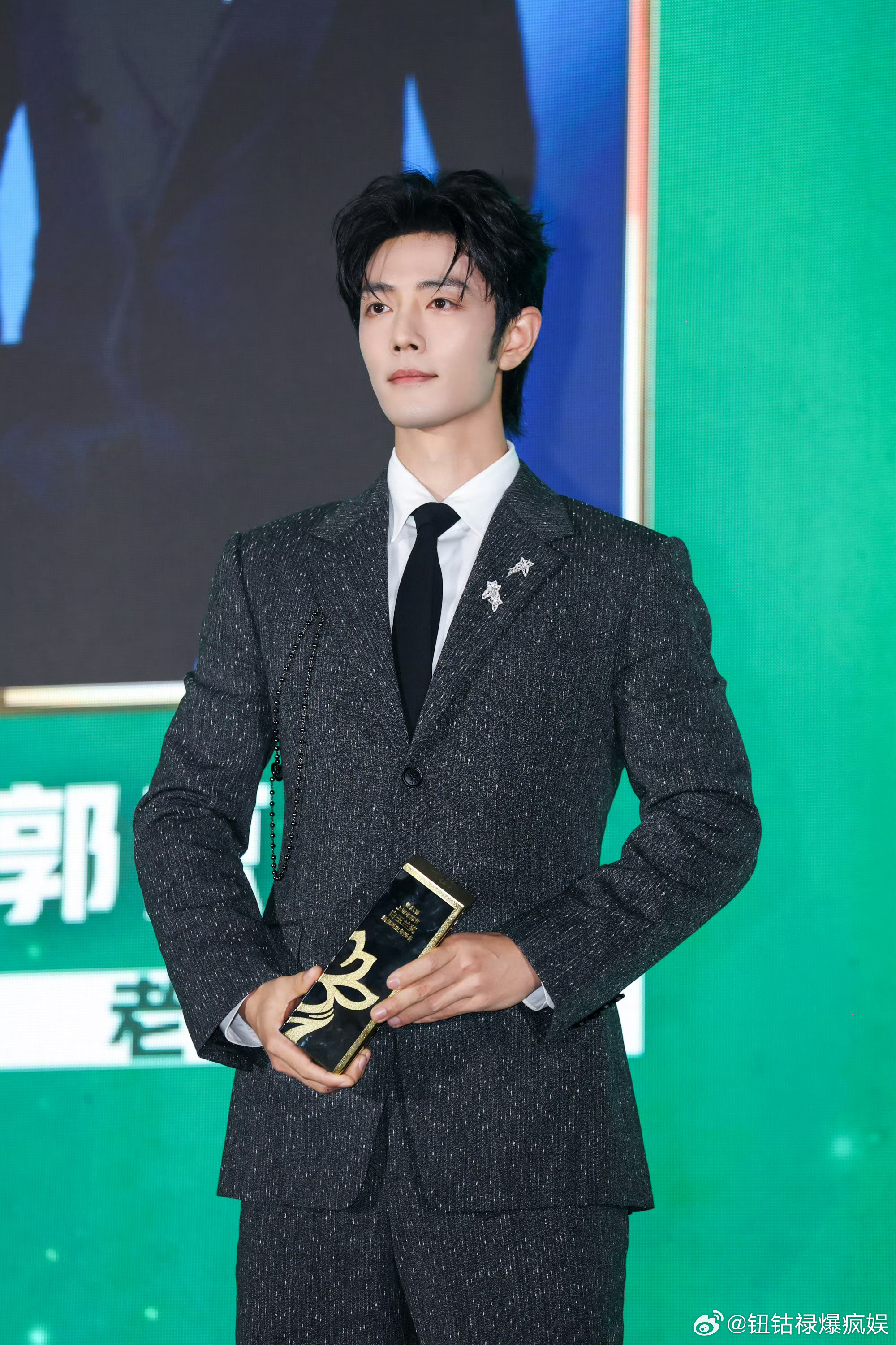 肖战是不是以为奖杯要回收乖乖的懵懵的萌萌的，保佑战战顺顺的肖战藏海传肖战入围白玉