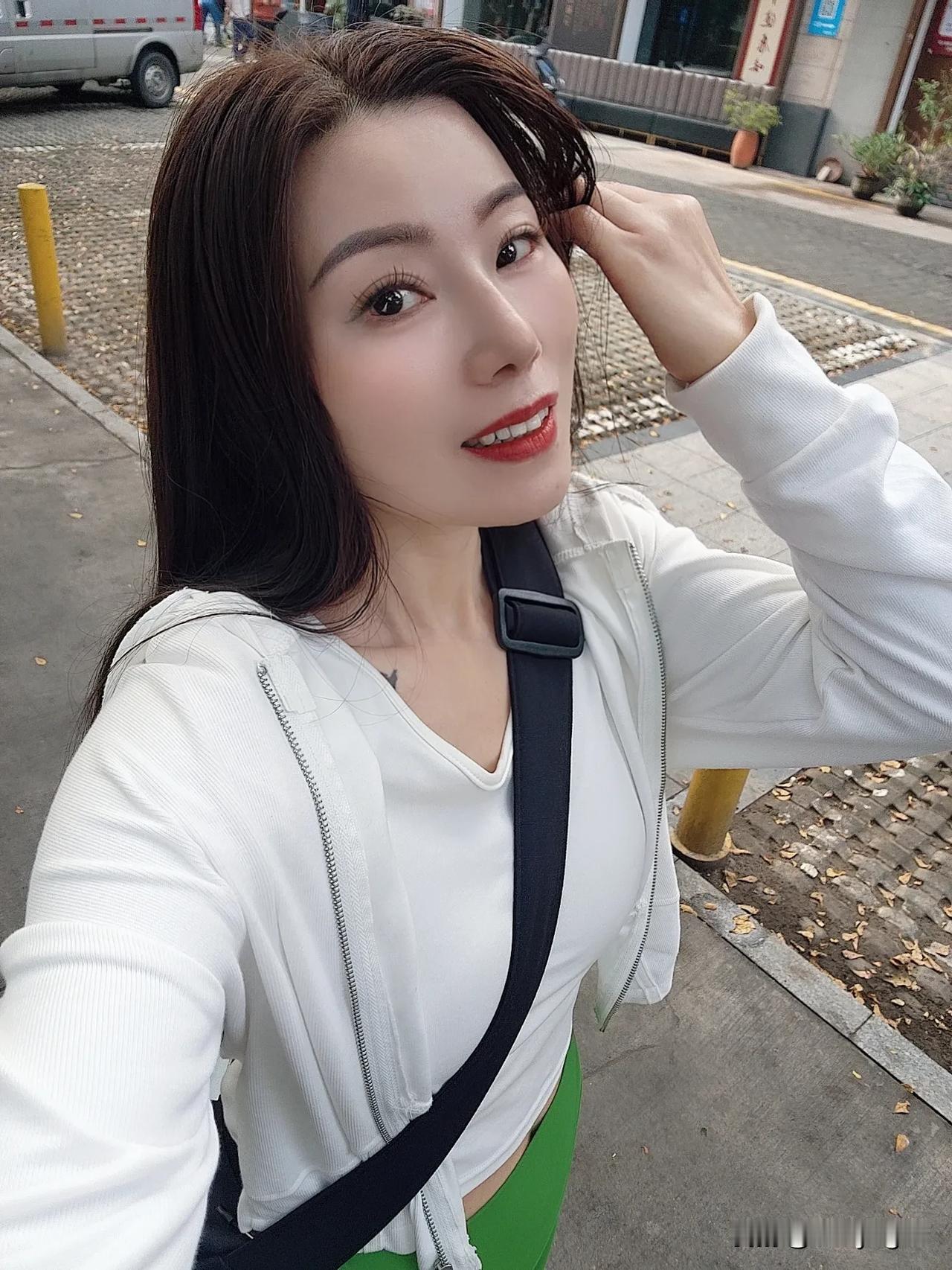 岁月无声，时光有痕，愿你我都能被温柔以待。清浅时光伴流年