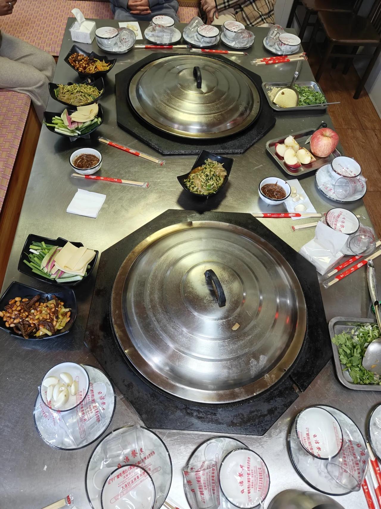 到昨天为止，我们这伙人，有一个班规模吧，连男带女大吃大喝第六日。也许是因为昨天晚