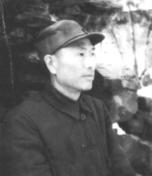 邓华用兵以谨慎著称，辽沈战役开打，东北野战军准备用四个纵队攻打锦州，邓华认为四个