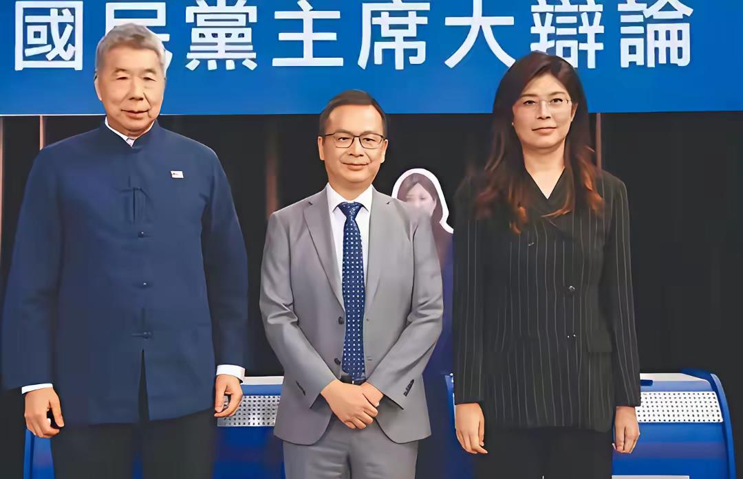 张亚中说，两岸如果没有和平，台湾青年就没有出路。我要向所有的台湾年轻人承诺，你们