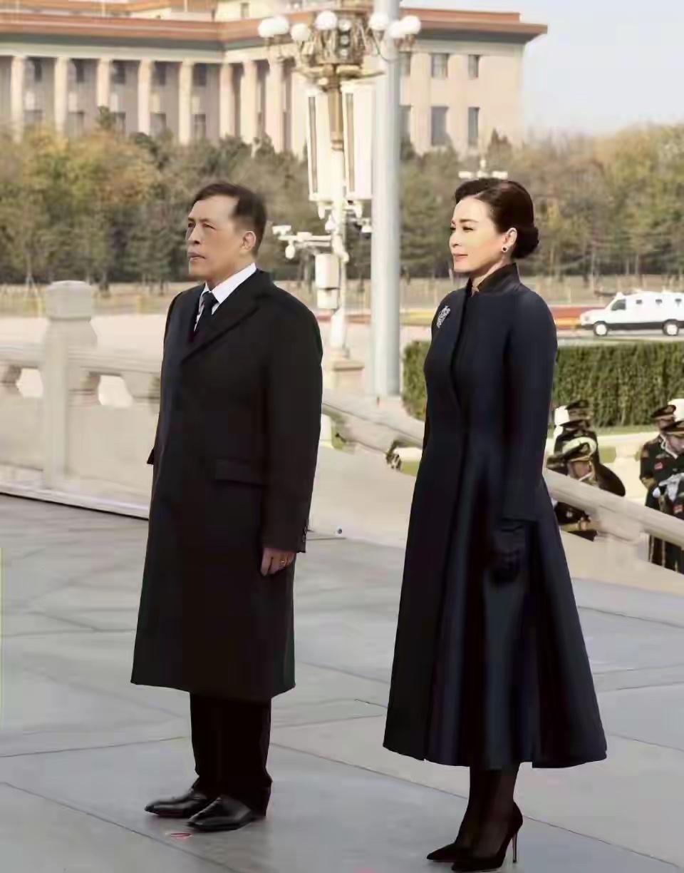他应该是世界上最幸福的男人吧