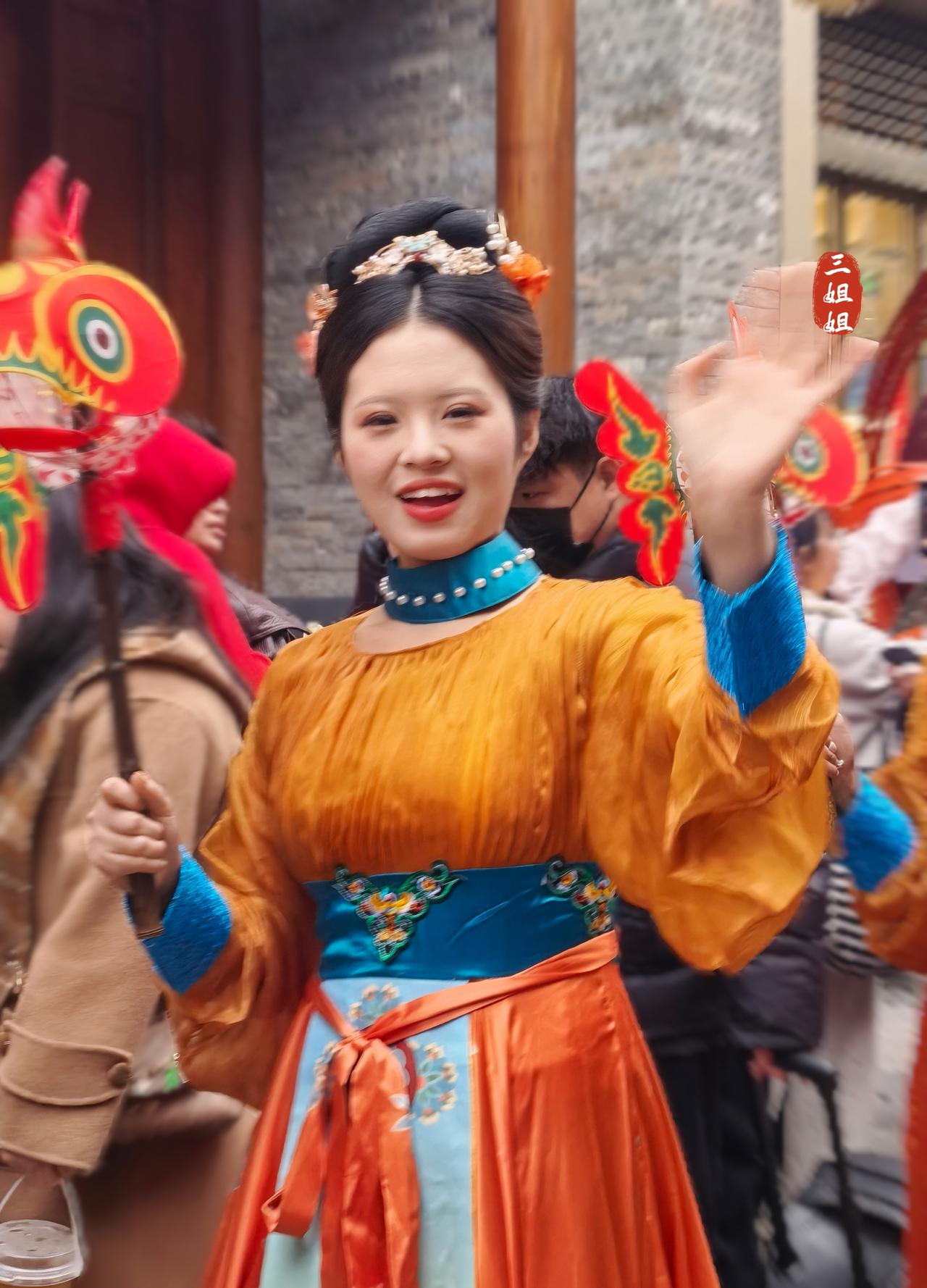 郑州‌元宵节也有鱼灯巡游‌了，亳都·新象好热闹。
正月十五花灯照，街头巷尾闹元宵