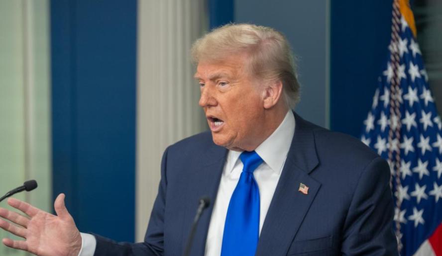 特朗普又改口了！泽连斯基只剩下“投降”的份儿了？
 
特朗普表示：美国已经停止资