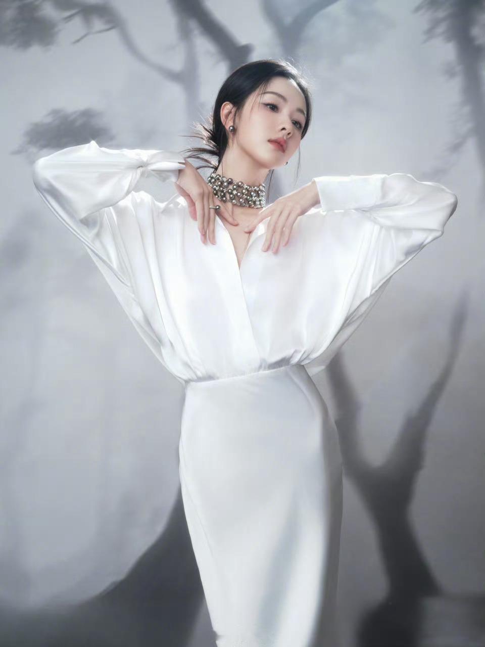 我家爱豆说啥了 “喧嚣漫漫，更应该聆听内心的自我的声音。”           