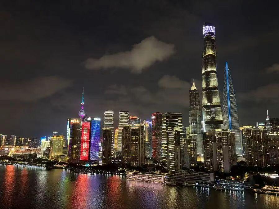 中国最富的区，国内三大顶尖万亿科创城区交出半年答卷：海淀靠着AI产业带动服务业狂