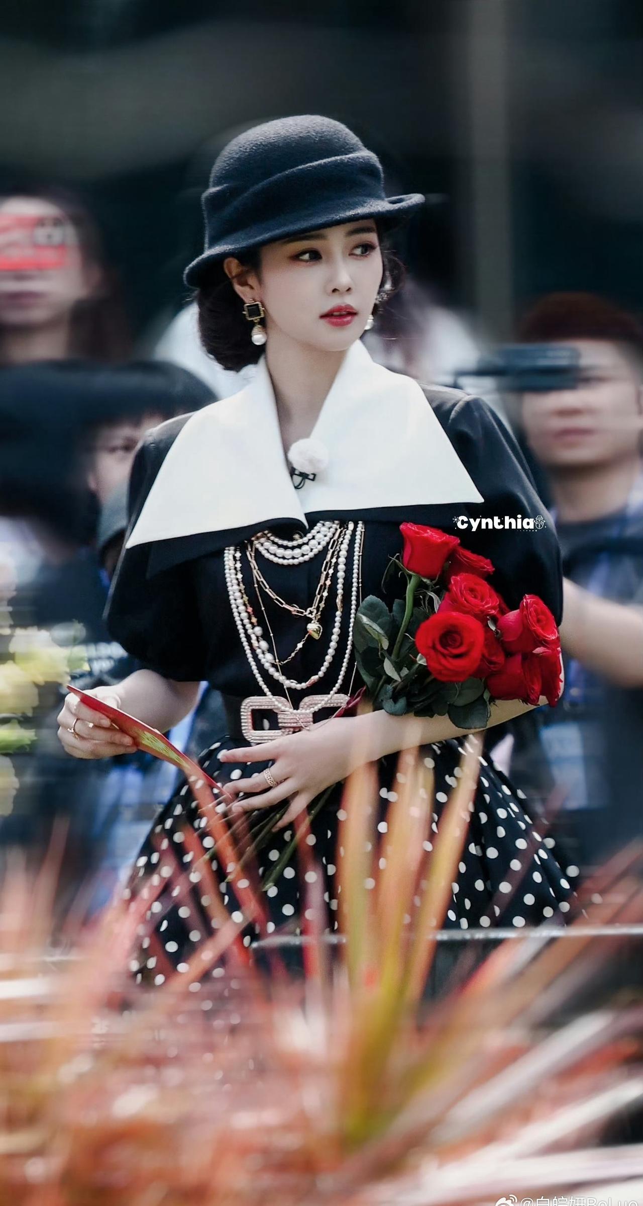 白鹿 🦌 白鹿留洋大小姐造型🦌 白鹿奔跑吧身份

你是四月的第一场雨，温柔地