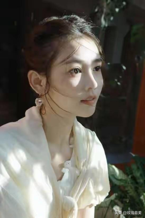 有一点实在是想不明白，
魏莹已经是一个很优秀的女孩子了，不仅人长得漂亮，身材又那