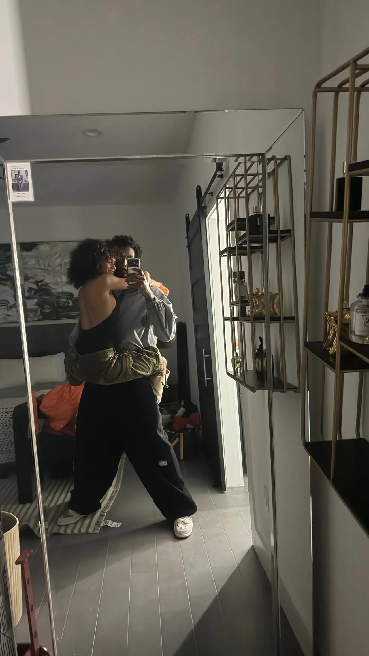 伊森换女朋友真快啊，早两天还报道和前女友的家暴案件，今天伊森就晒出来和新任女朋友
