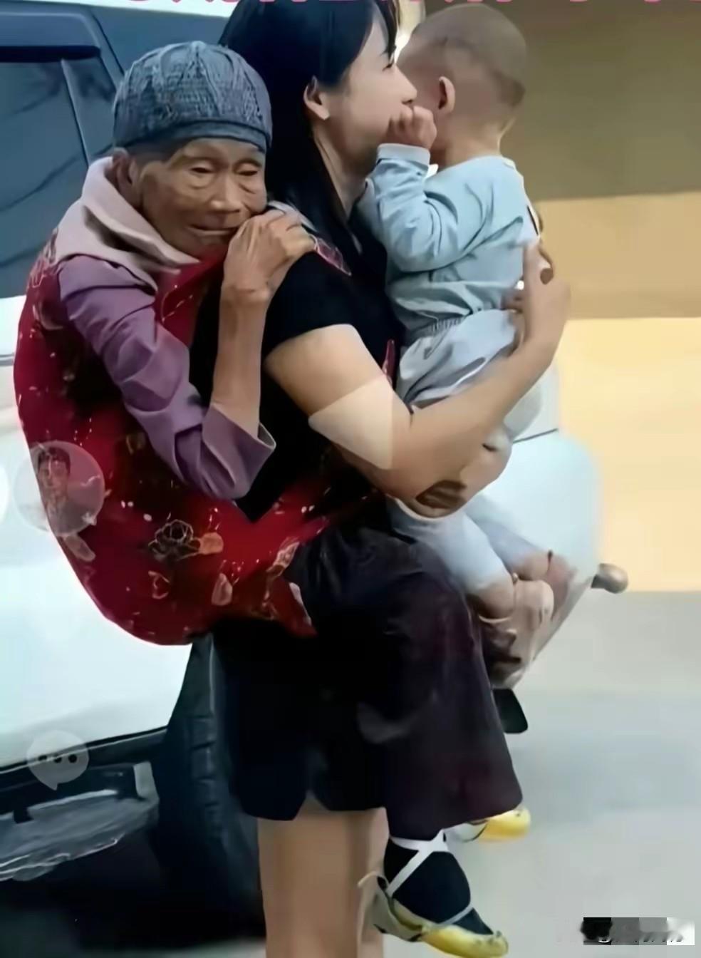 这是一个孝老爱亲的女子，这是一个尊老爱幼的女子，这是一个让人非常感动的女子，这也