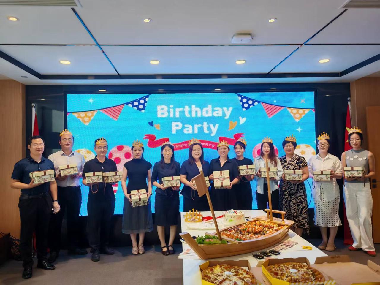 生日会+总结会
有甜有料圆满收工
        山东今海瑞律师事务所首席合伙人