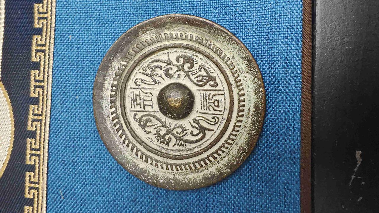 我的今日状态：😁轻松愉快
我这里的天气：☀️晴天
你知道这面铜镜是什么时候的吗