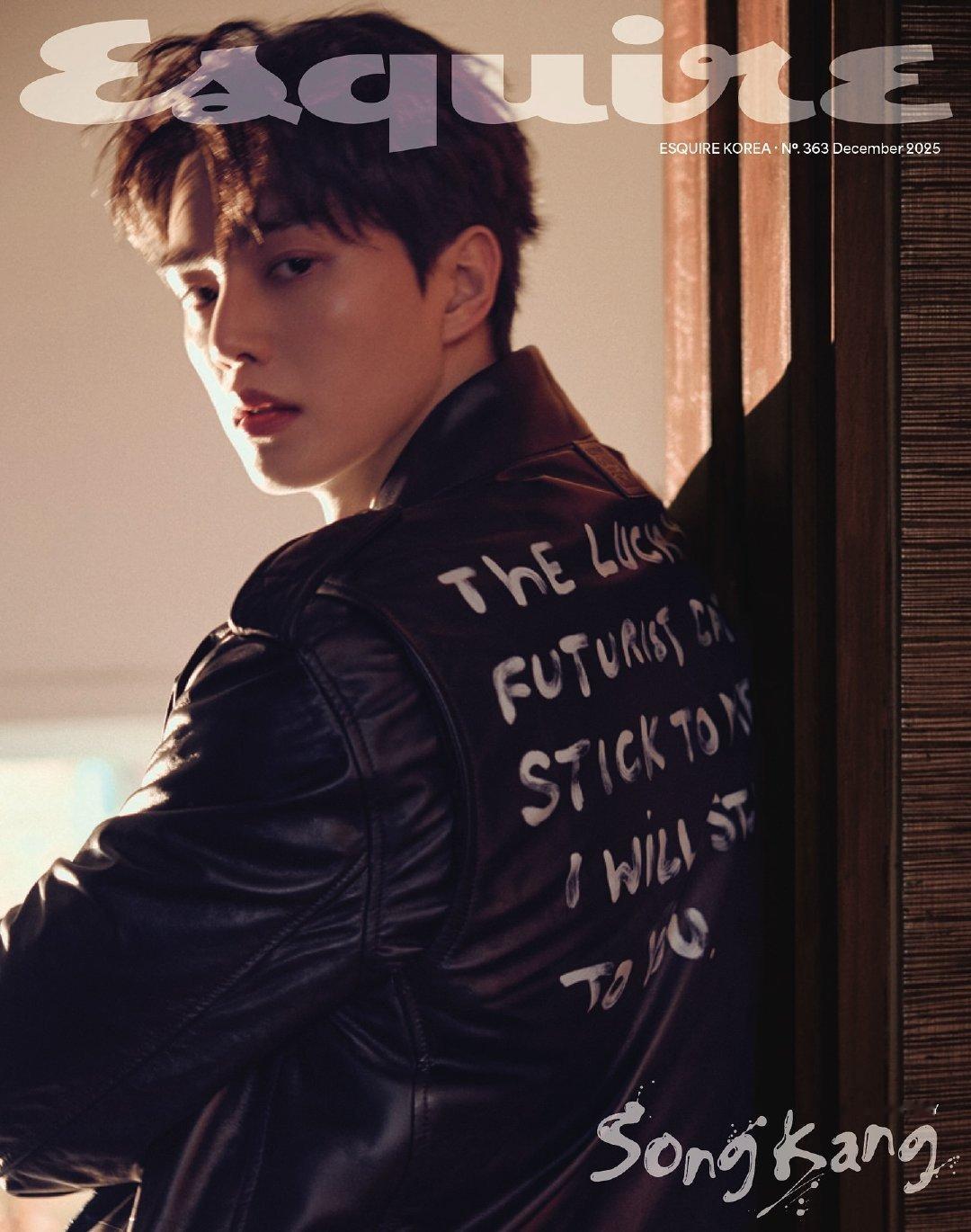 宋江拍摄韩国版 Esquire 发布十二月刊封面，身穿 Loewe 新季系列，迎