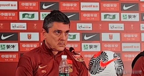 U22国足在熊猫杯0-1输给越南队，这结果太让人闹心。赛后主帅安东尼奥在发布会上