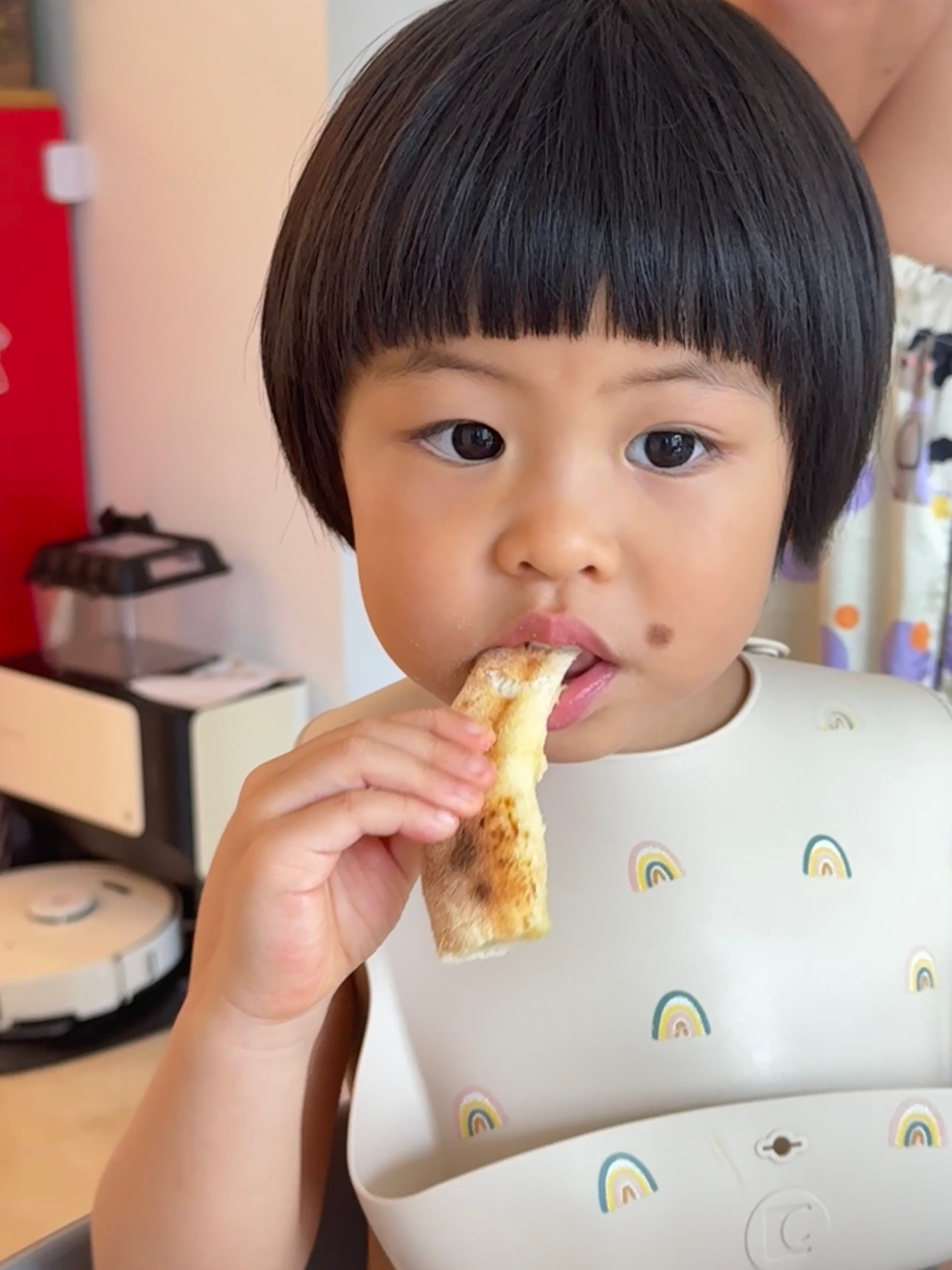 今天阿姨请假，我叫了pizza外卖球宝指着我扔的pizza边说这个你不要了吗？我