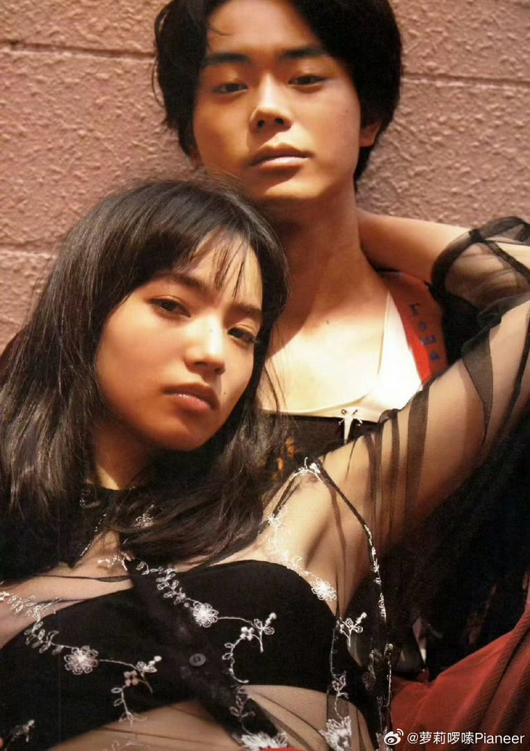 小松菜奈少和菅田将晖亲嘴吧这是夫妻相吗？如果是的话，麻烦别亲嘴了 