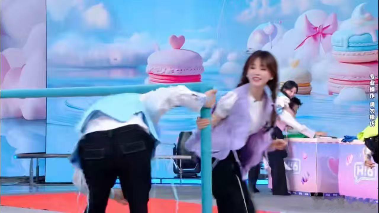 祝绪丹试图兜圈圈迷惑对手 你好星期六 笑不活了！祝绪丹一本正经绕圈圈迷惑邓凯，双