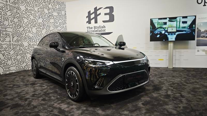 去年九月就在慕尼黑车展发布的Smart 3 Keith Haring艺术特别版终