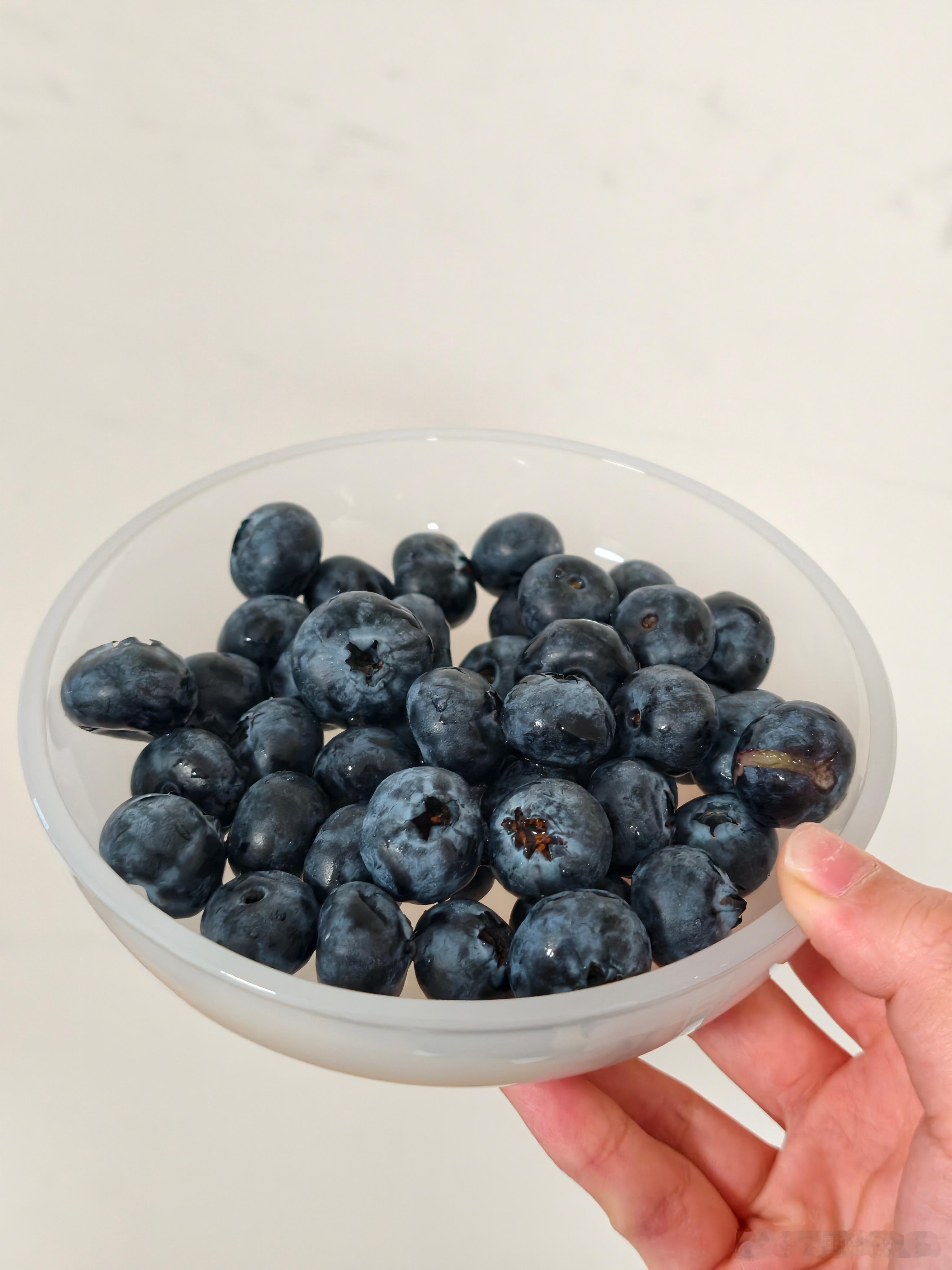 最近眼睛有点不舒服，多吃点蓝莓有用吗？ 