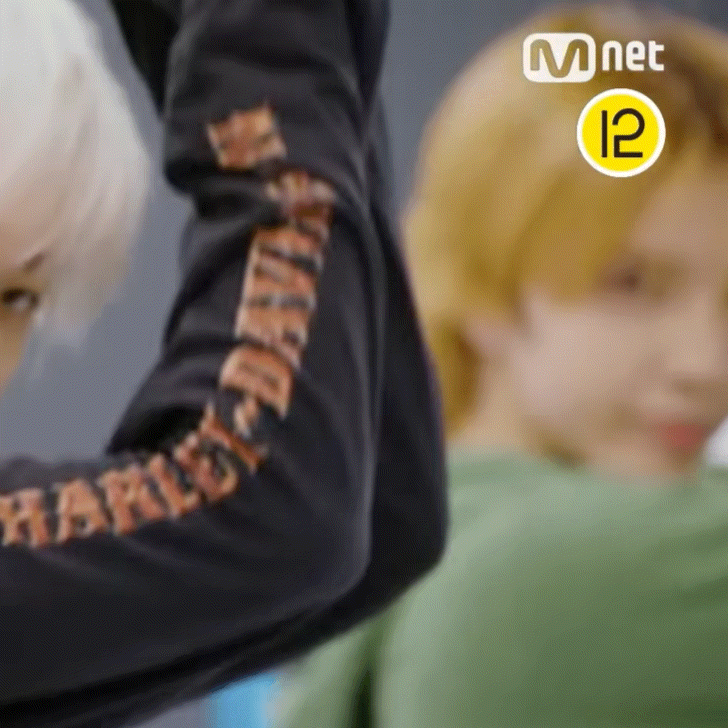 看不清脸也还是好帅啊哎 