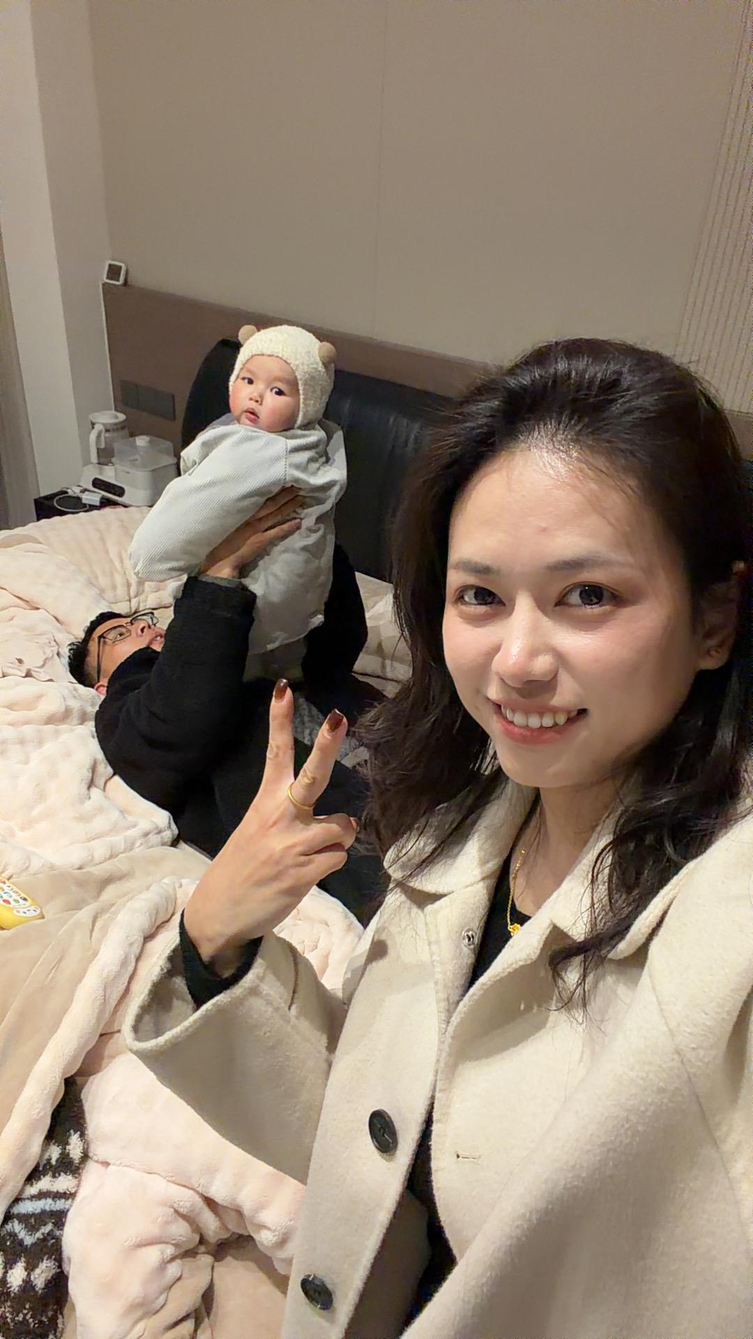 最好的生活，也许就是，忙有所值，闲有所趣，永远在谋生的路上。热爱生活爱自己。不求