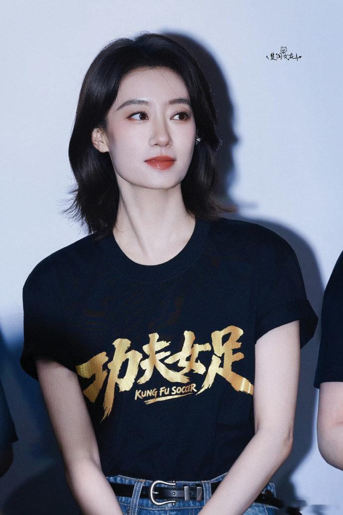 张小斐说双双道歉后卸下身上的刺 从前的双双浑身是刺，用严厉管理队伍，也疏远了伙伴