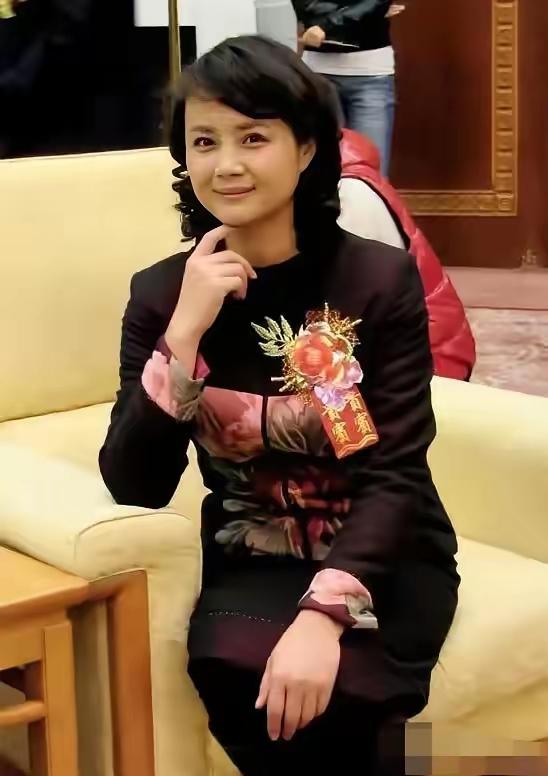 她是国家一级演员，要颜值有颜值，要美貌有美貌
她继能驾驭古装剧，又能驾驭现代剧，