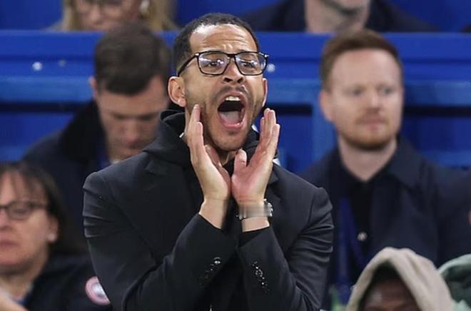 切尔西被英冠球队雷克瑟姆拖入加时；欧冠赛场则被巴黎圣日耳曼主客场双杀，早早出局。