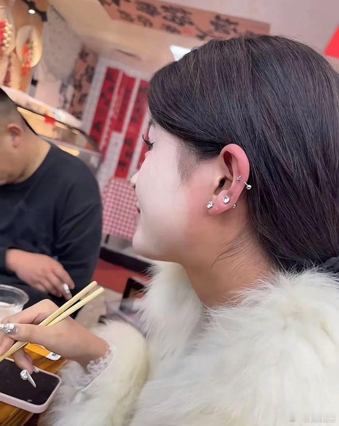 请问这个肤色正常吗？ ​​​