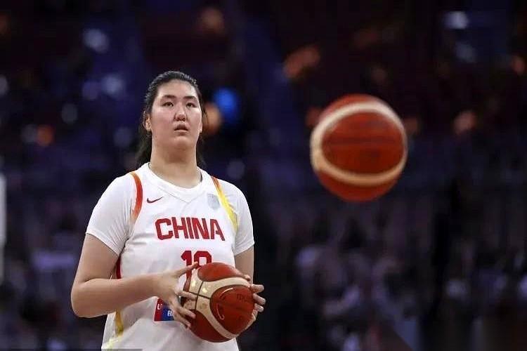 咱女篮那个两米二多的大宝贝，张子宇，新赛季WCBA居然没注册上。
就因为续约那点