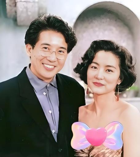 一句“机票太贵”，等来了20年都没等到的婚礼。
不是林青霞放弃了秦汉，是秦汉的回