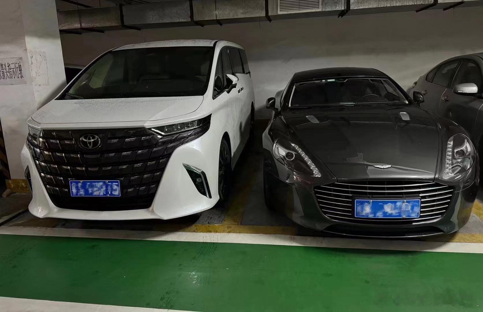 阿斯顿马丁 Rapide S ，v12，配色完美 ​​​