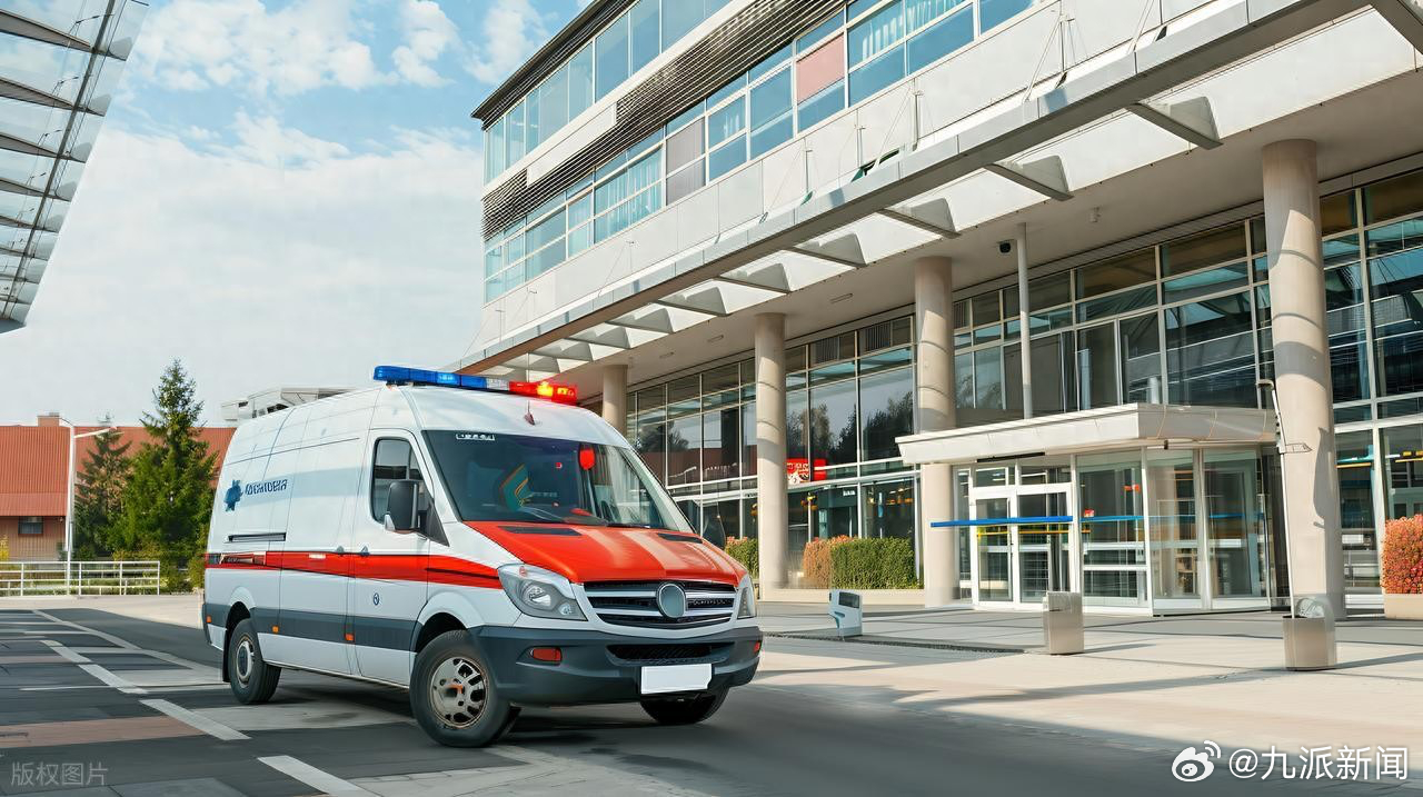 【#男子路边捡饮料喝中毒进ICU#，医生提醒：许多工业化学品如乙二醇、甲醇等，都