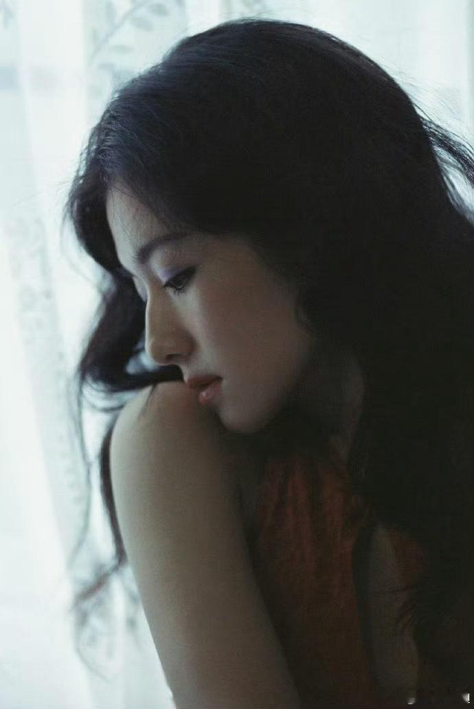 李兰迪模糊的画质清晰的美貌就算画质模糊，也藏不住李兰迪清晰的美貌，太可了李兰迪模