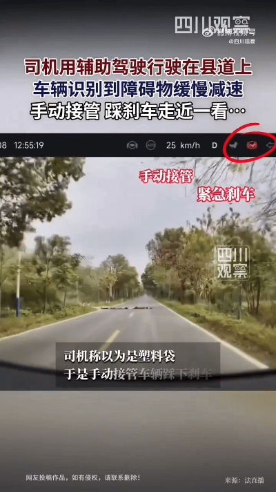 太吓人了，这要是我家孩子，皮带都得抽烂！

广州一位网友开车行驶中，看到前方有障