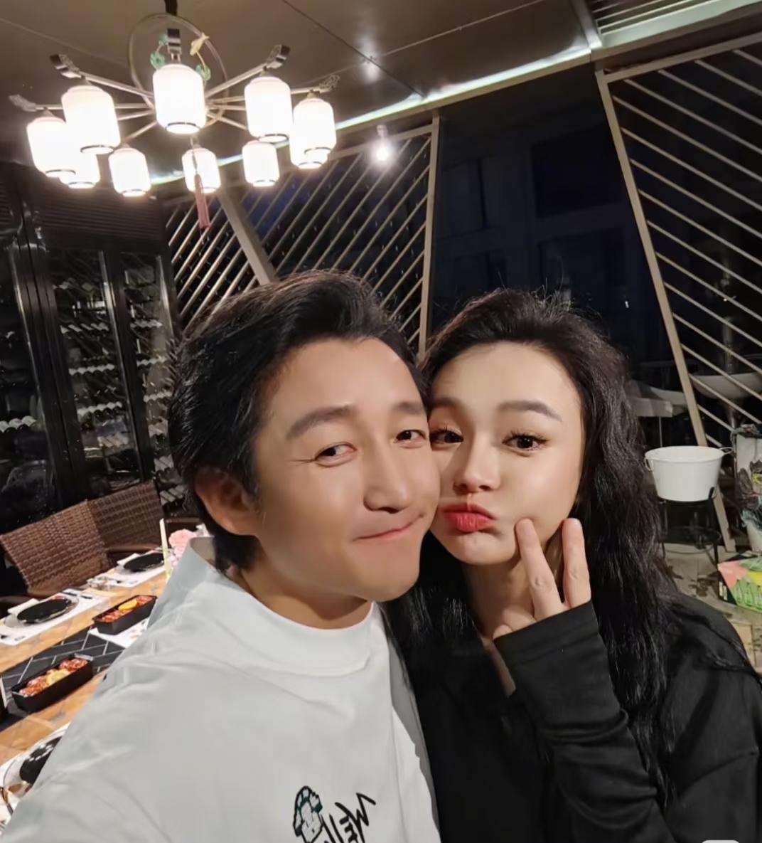同样是娶主持人老婆，不得不说，吴京要比邹市明更有眼光。
邹市明老婆虽然也不错，但