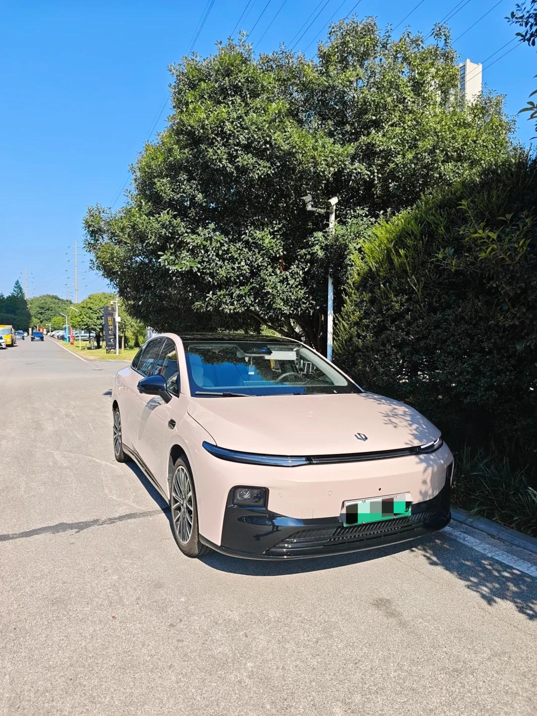 作为同时开过零跑B01和海豹06EV的车主，日常市区通勤、偶尔跑高速，最有发言权