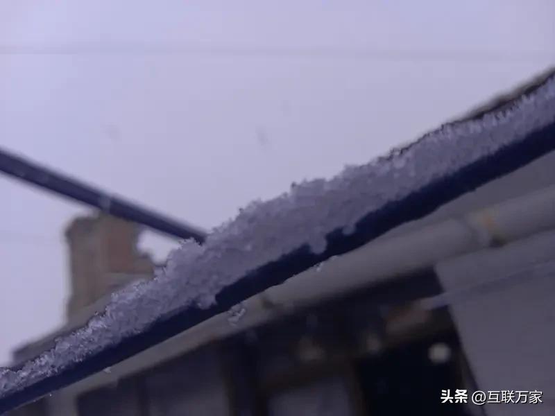 最近天气简直像在玩变脸游戏！原本北方雨雪肆虐，南方相对安稳，可现在北方雨雪区域大