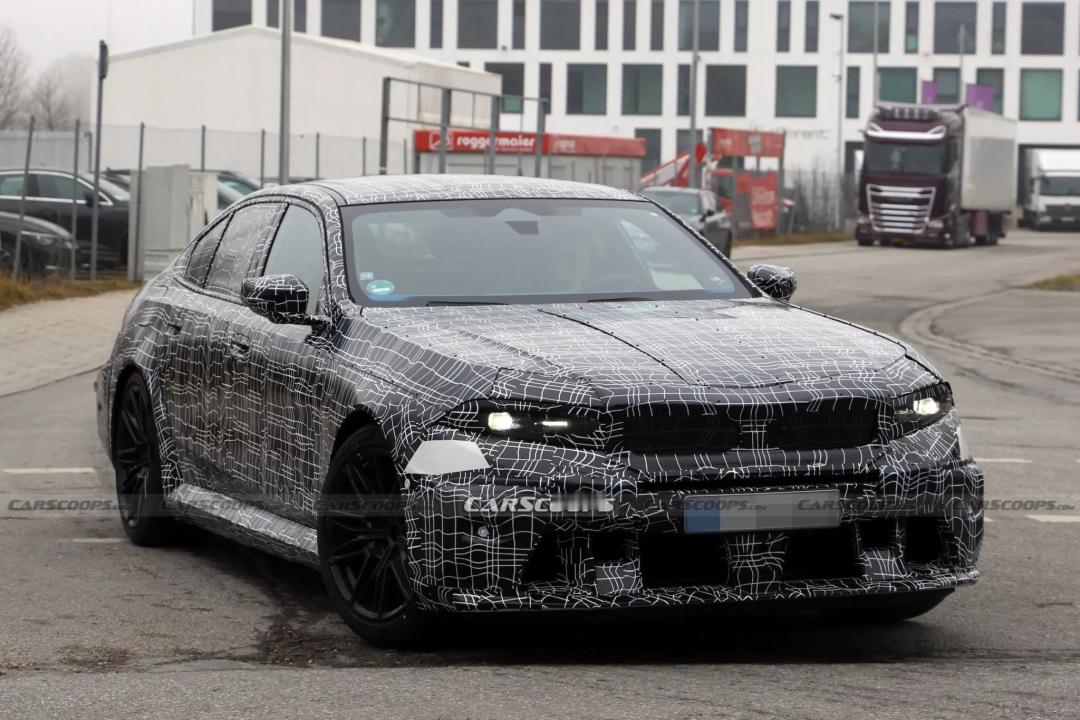 车市热门 继上周披露5系改款测试车后，高性能版本M5的伪装原型车近日现身。新车将