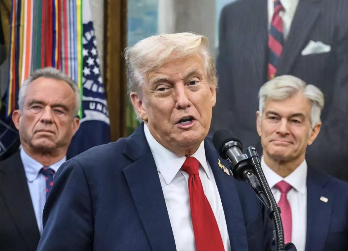 美国对中国的态度真的转变了！美国已经收起了他傲人的姿态，逐渐的向中国妥协。
 
