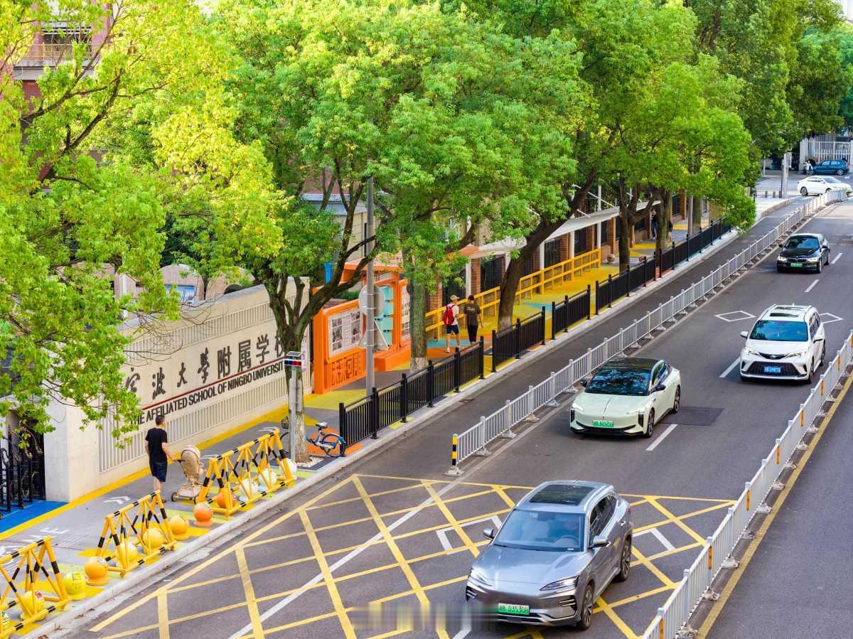 宁波今年66条七彩惠民路改造完工，该工程2021年启动，围绕七大市民生活场景提升