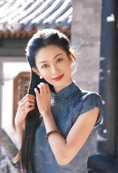 近日，51岁的前港姐季军吴文忻，再次成为大众关注的焦点，原因是她体内的癌细胞已扩