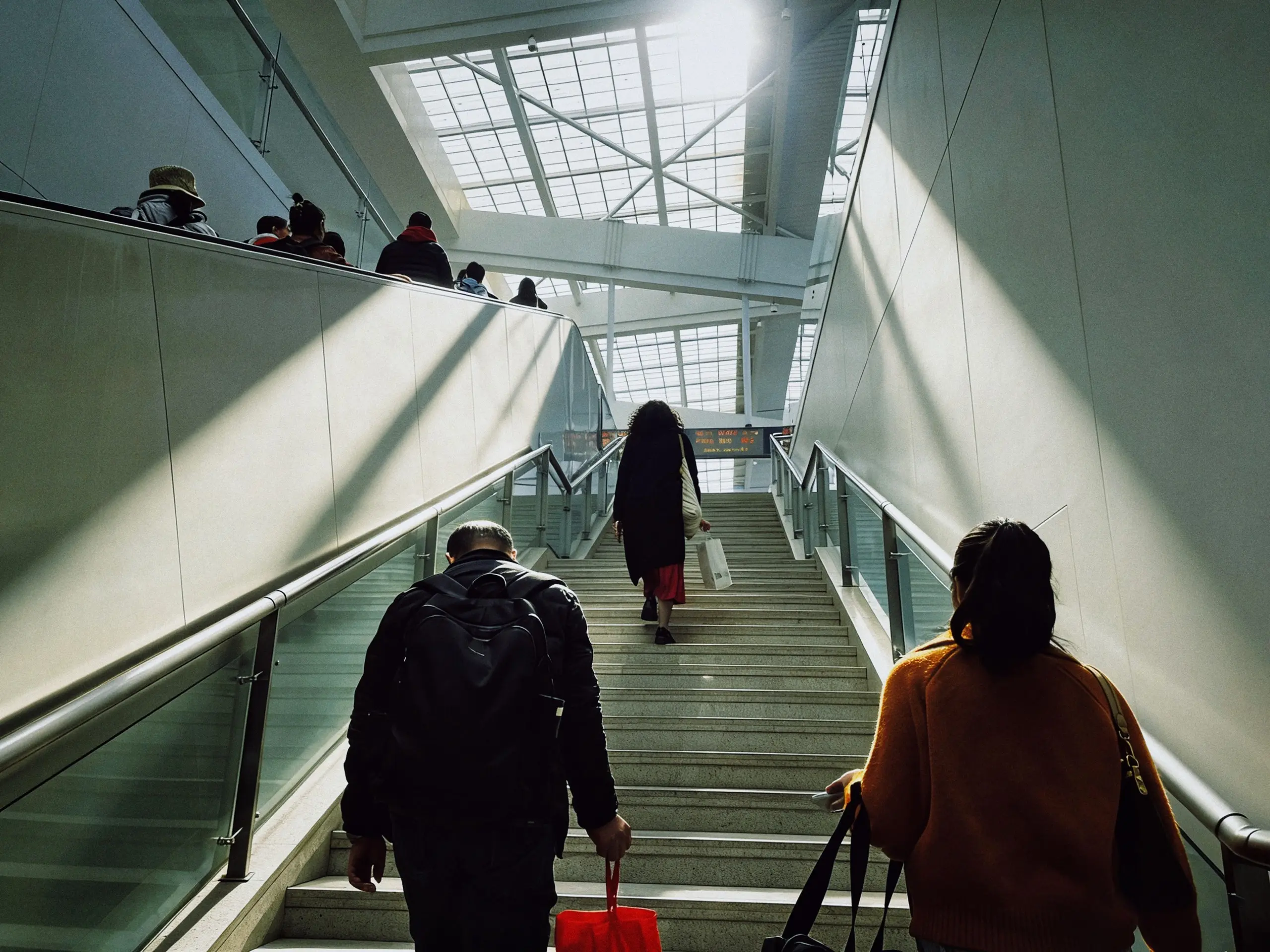 “我们总以为人生无限漫长 可一转眼又一年”，开始回程，你们回家过年了吗？