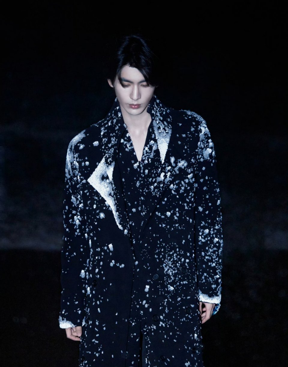 张凌赫是易胖体质简直是老公级别的帅，连风都在偏爱他，你觉得他是内娱神颜？ ​​​