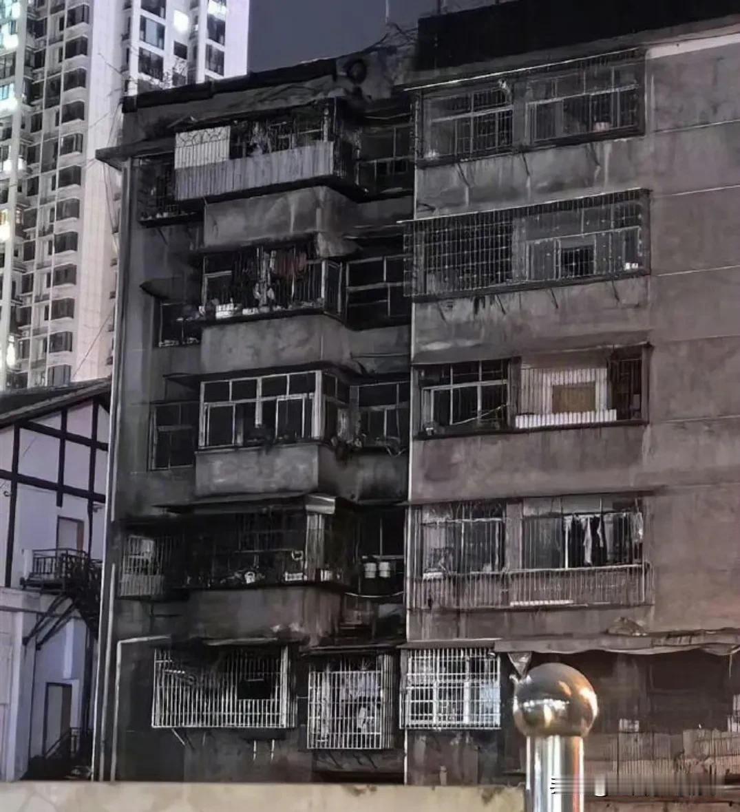 这真的是太悲剧，11月16日清晨5时2分许，湖南张家界市桑植县一民房发生火灾，官