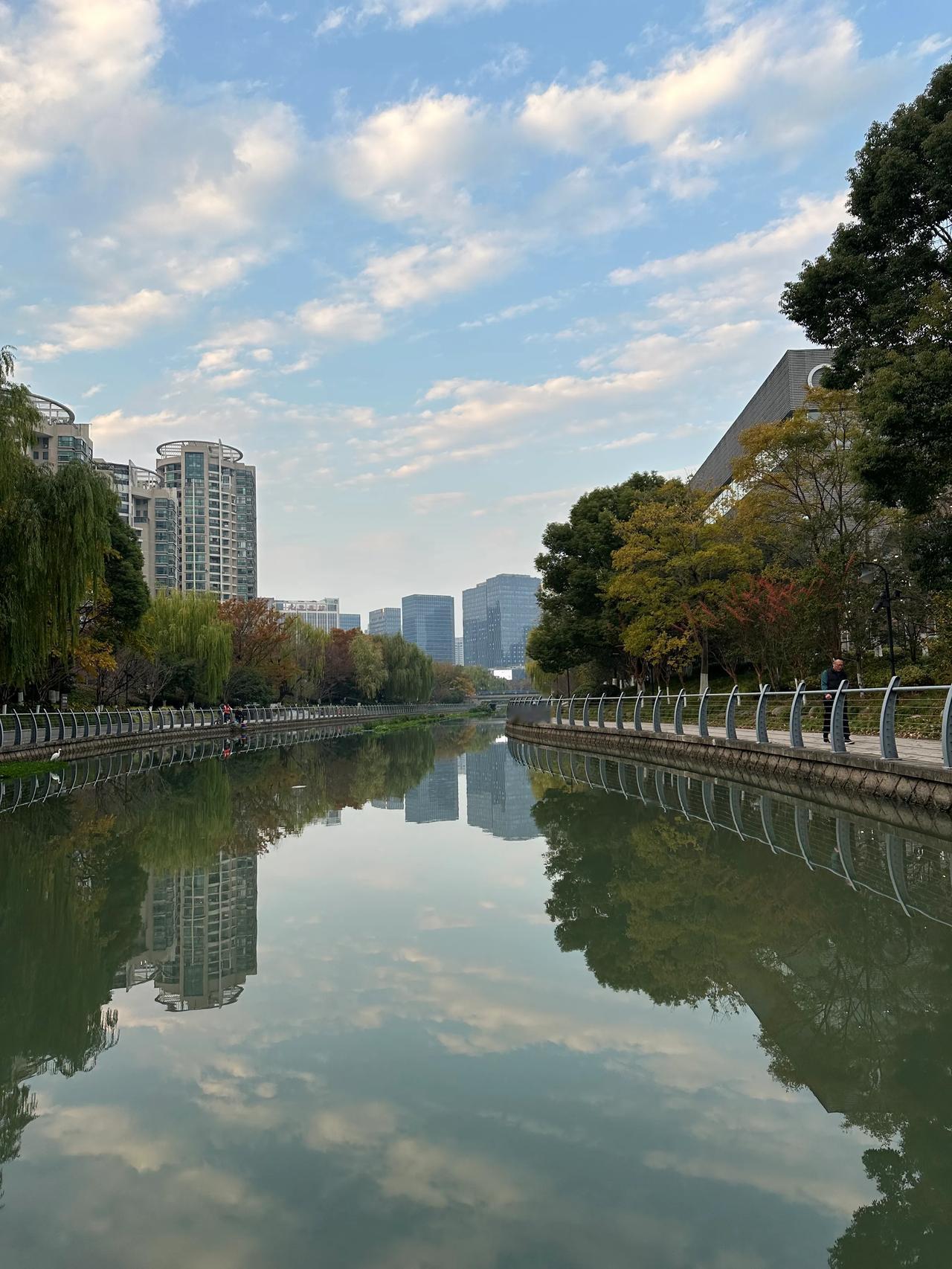 随手拍一张你所在城市的蓝天