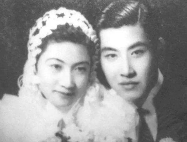 1935年，戴望舒留学回国。突然，他“啪”的一声，当众给未婚妻一记耳光，转头娶了